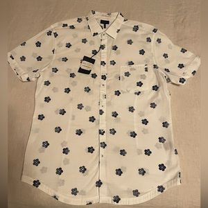 Men’s short sleeve button up. Large, New with tags! Good Man Brand